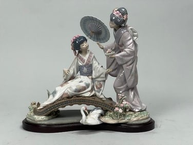 A FINE LLADRO PORCELAIN  FIGURAL GROUP
