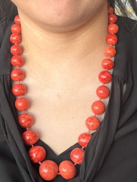 A MAGNIFICENT MATCHING SET OF CORAL JEWELRY (1 of 16)