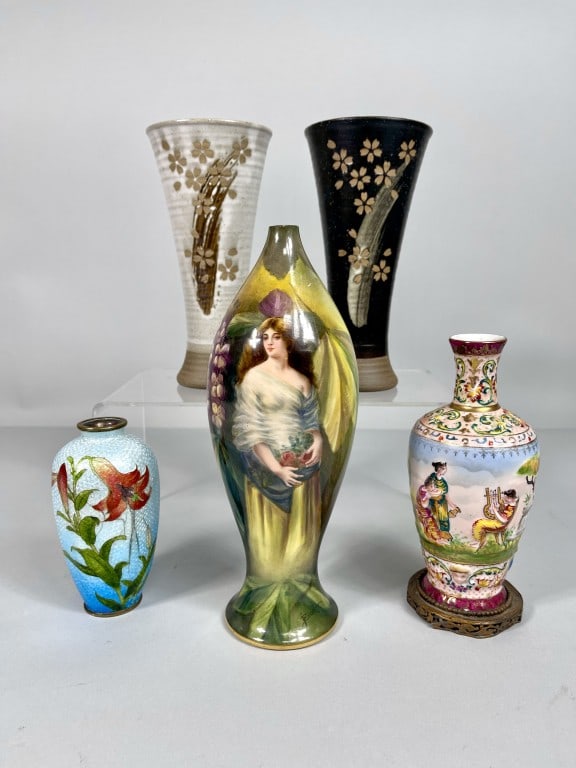 GROUP OF FIVE ASSORTED VASES (1 of 5)