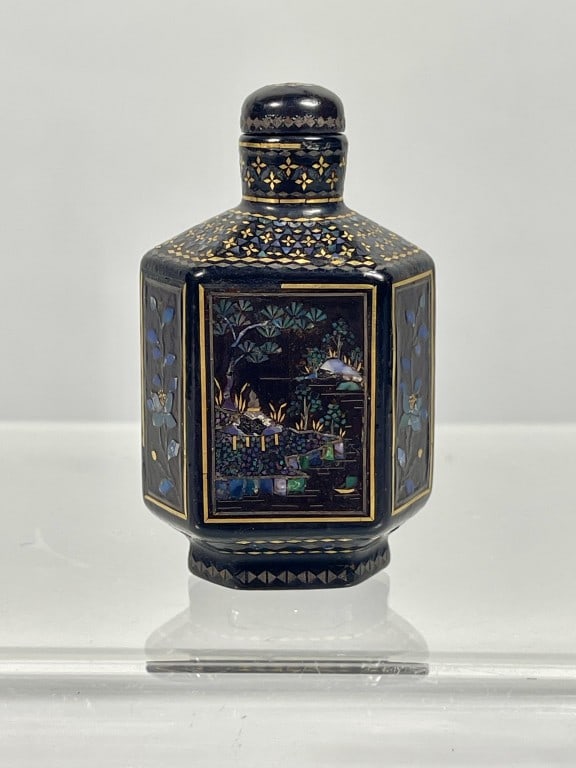 CHINESE LACQUERED HEXAGONAL SNUFF BOTTLE