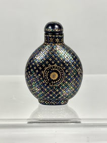 BEAUTIFUL LACQUERED SNUFF BOTTLE