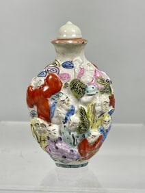 ANTIQUE CHINESE PORCELAIN SNUFF BOTTLE