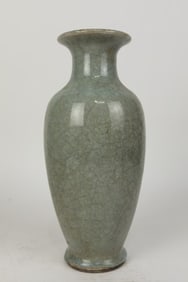 CHINESE CELADON CRACKLE VASE