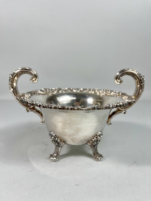 QUEEN VICTORIA SILVER-PLATED SERVER (1 of 6)