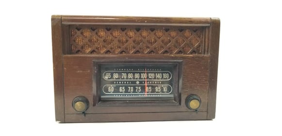 VINTAGE GENERAL ELECTRIC RADIO