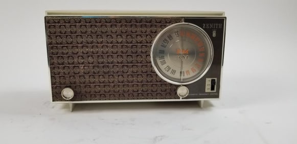 VINTAGE ZENITH RADIO