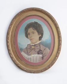 PAINTING ON PAPER OF A LADY PORTRAIT