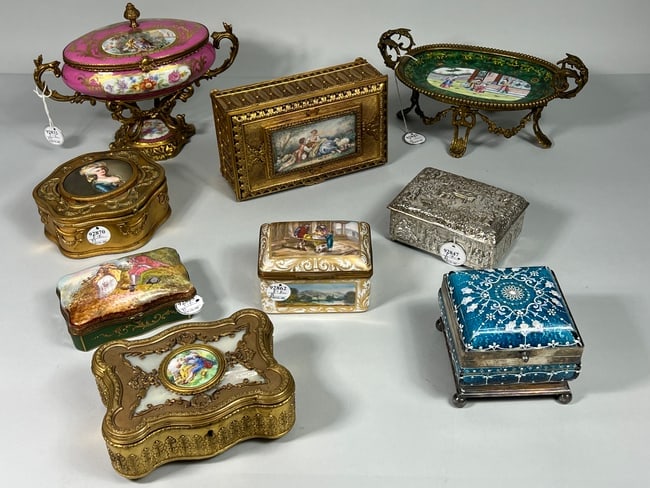 FURNITURE & DECORATIVE HOME DECOR SALE