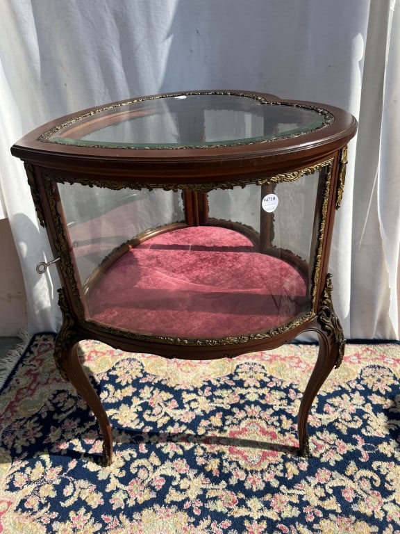 19TH C FRENCH HEART-SHAPED SHOW CABINET (1 of 4)