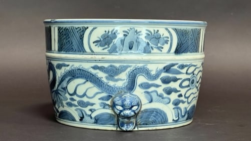 CHINESE BLUE AND WHITE BRUSH POT