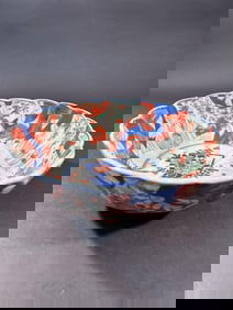 A BEAUTIFUL HAND-PAINTED JAPANESE IMARI BOWL