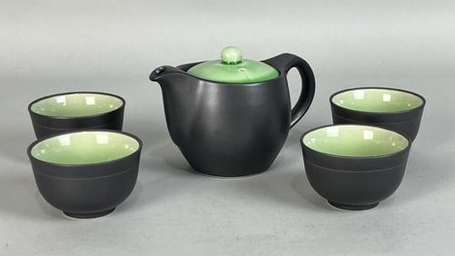 A CHARMING ASIAN TEASET, SET OF FIVE