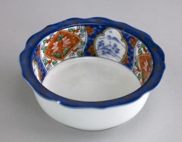 JAPANESE IMARI FOLIATE RIM BOWL