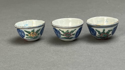 SET OF THREE CHINESE MINIATURE WINE CUPS