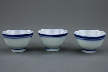 THREE CHINESE BLUE AND WHITE TEACUPS
