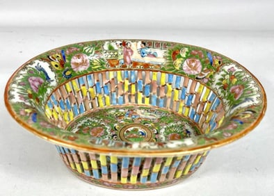 CHINESE REPUBLIC PERIOD CANTON PORCELAIN BASKET