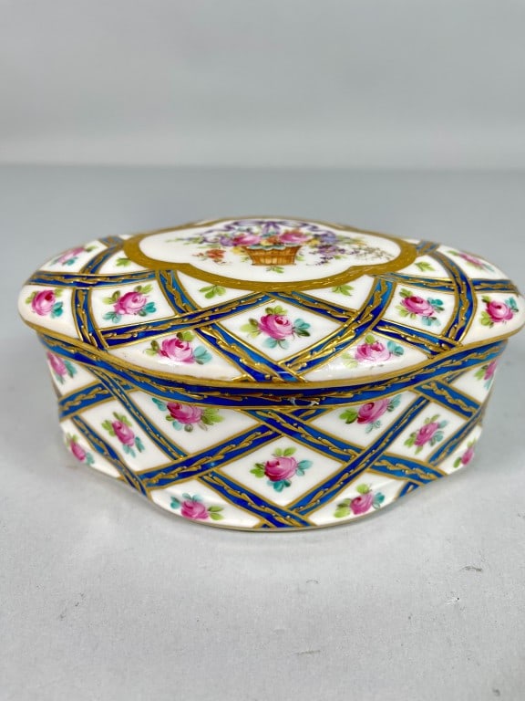 FRENCH SEVRES LIDDED PORCELAIN JEWELRY BOX (1 of 6)