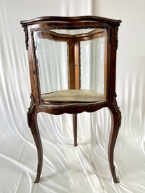 EUROPEAN DISPLAY GLASS DISPLAY CABINET