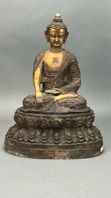 A VERY FINE GILT BRONZE STATUE, OF A BUDDHA