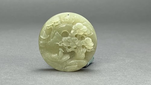 BEAUTIFUL CHINESE CARVED JADE PENDANT