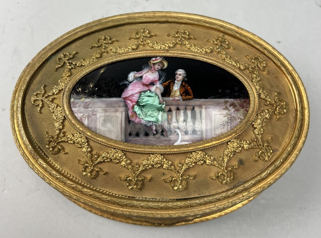 OVAL GILT BRONZE JEWELRY BOX (1 of 3)