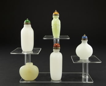 GROUP OF FOUR CHINESE PEKING GLASS SNUFF BOTTLES