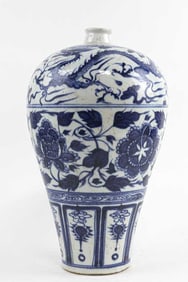 CHINESE BLUE AND WHITE MEIPING VASE