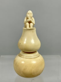 ANTIQUE CHINESE CARVED BONE SNUFF BOTTLE