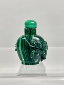 CHINESE CARVED MALACHITE SNUFF BOTTLE