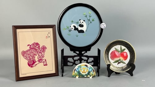 SET OF FOUR TABLE DECORS