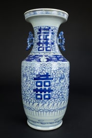 CHINESE BLUE AND WHITE ROLEAU VASE