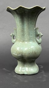 CHINESE CELADON VASE CRACKLEWARE VASE