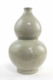CHINESE CELADON DOUBLE GOURD VASE