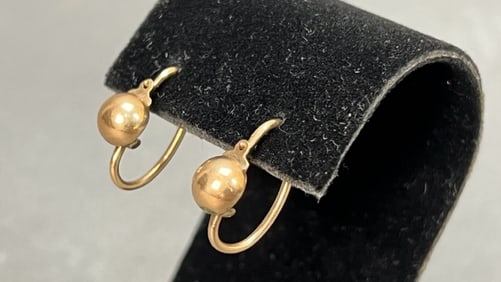 PAIR OF YELLOW PEARL EARRINGS