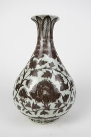 CHINESE IRON RED AND WHITE PEAR SHAPE VASE