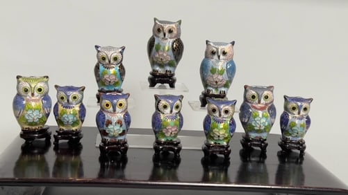 GROUP OF TEN MINIATURE OWL FIGURES