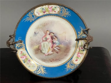 FRENCH SERVES CENTERPIECE