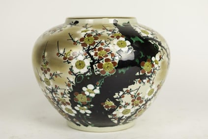 BEAUTIFUL JAPANESE GILDED PORCELAIN JAR
