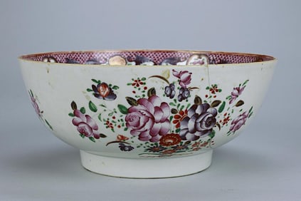 18TH CENTURY CHINESE BOWL, MADE FOR EXPORT