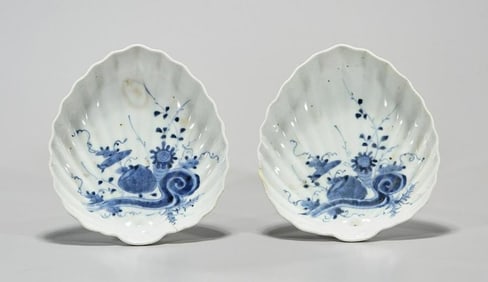 PAIR OF CHINESE BLUE AND WHITE PORCELAIN SAUCERS
