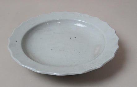 CHINESE QING DYNASTY PORCELIAN PLATE