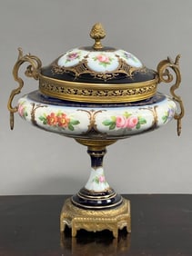 BEAUTIFUL FRENCH SERVES LIDDED CENTERPIECE
