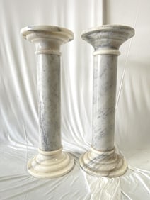 PAIR OF ROUND WHITE MARBLE PEDESTALS