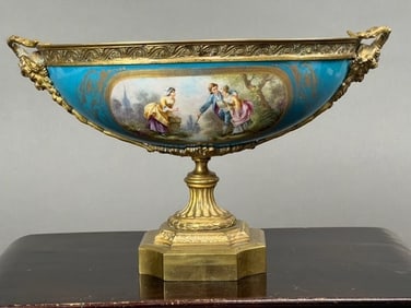 ELEGANT FRENCH SERVES CENTERPIECE