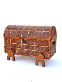 EUROPEAN VINTAGE WOODEN CHEST