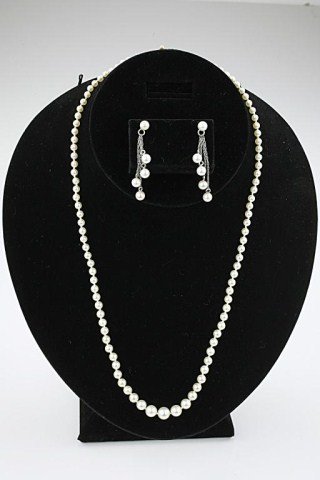 MIKIMOTO PEARL NECKLACE AND EARRINGS, 1957
