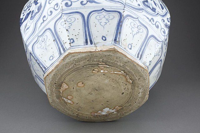 CHINESE BLUE AND WHITE YUAN STYLE HEXAGONAL JAR - 3