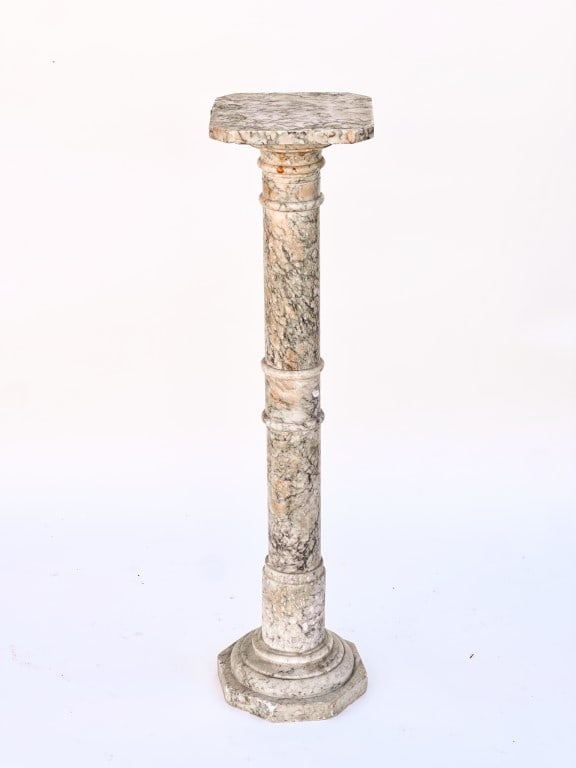 BEAUTIFUL MARBLE STAND: Of mottled reddish brown, black and white color. Raised on a short octagonal plinth.