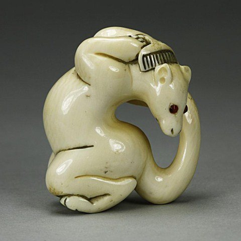 ANTIQUE JAPANESE CARVED NETSUKE