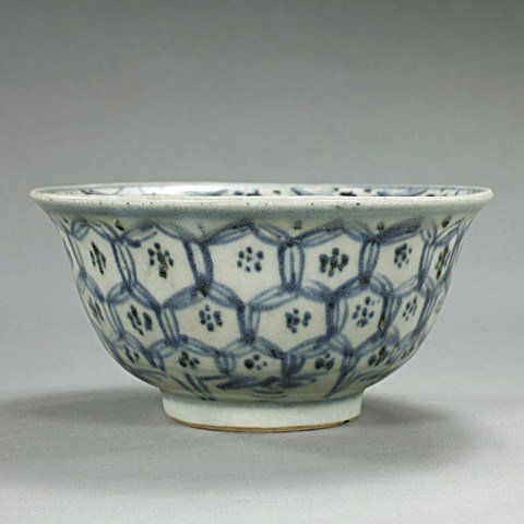 ANTIQUE CHINESE BLUE AND WHITE BOWL: from the British School of Archaeology in Egypt. Diameter: 5 in. x H: 2 1/2 in.